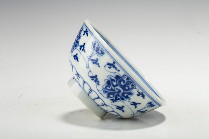 古玩陶瓷清光緒·青花纏枝蓮紋碗拍賣,當前價格2214元