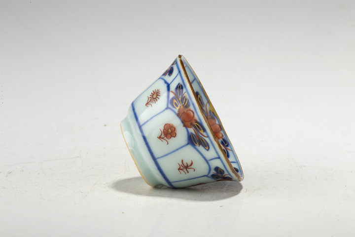 古玩陶瓷清康熙·青花礬紅開窗花卉嬰戲紋杯碟拍賣，當前價格2068元