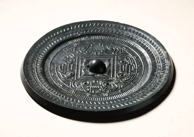 古玩銅器漢代八鳥規(guī)矩鏡真品鑒賞圖