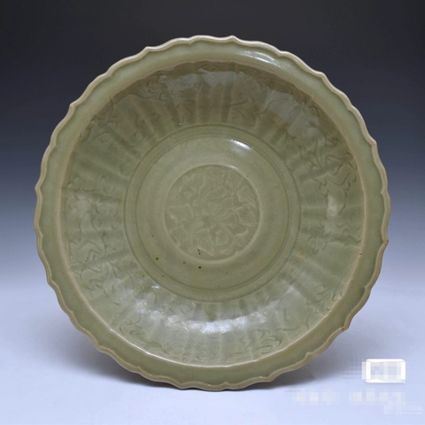 古玩陶瓷龍泉青瓷刻花盤真品鑒賞圖