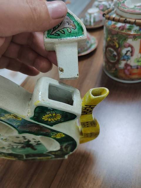 古玩陶瓷壽字粉彩茶壺真品鑒賞圖