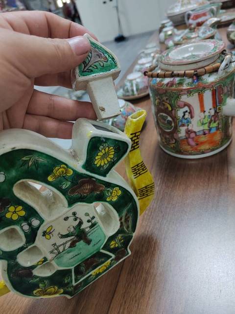 古玩陶瓷壽字粉彩茶壺真品鑒賞圖