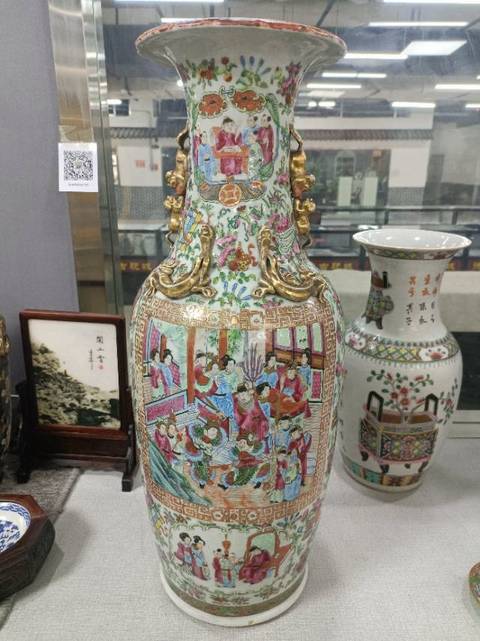 古玩陶瓷廣彩人物大賞瓶真品鑒賞圖