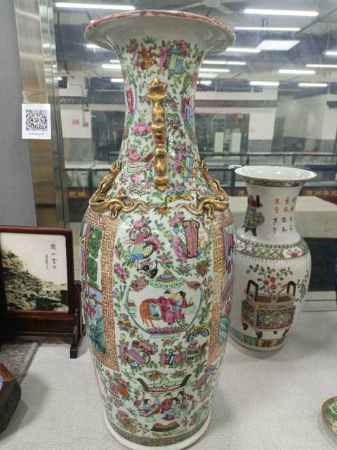 古玩陶瓷廣彩人物大賞瓶真品鑒賞圖