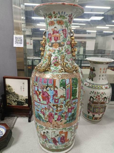 古玩陶瓷廣彩人物大賞瓶真品鑒賞圖