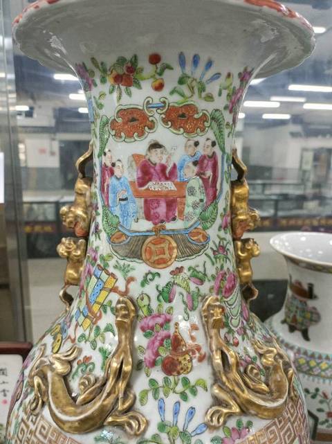 古玩陶瓷廣彩人物大賞瓶真品鑒賞圖