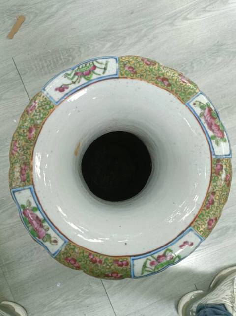 古玩陶瓷廣彩人物大賞瓶真品鑒賞圖