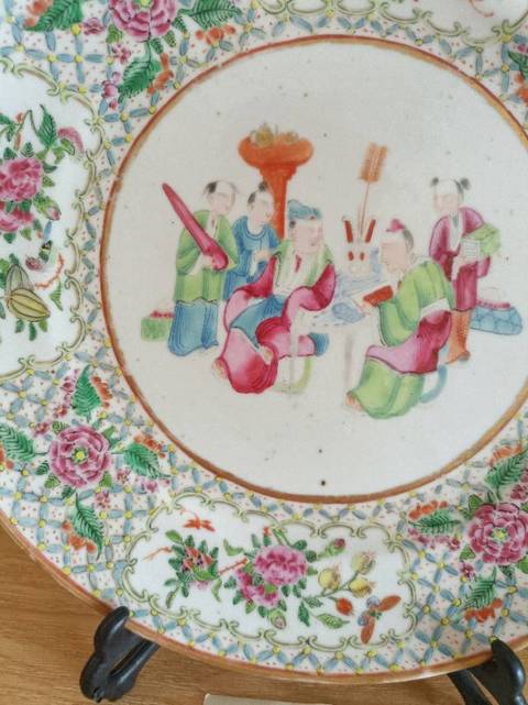 古玩陶瓷人物花卉紋廣彩盤真品鑒賞圖