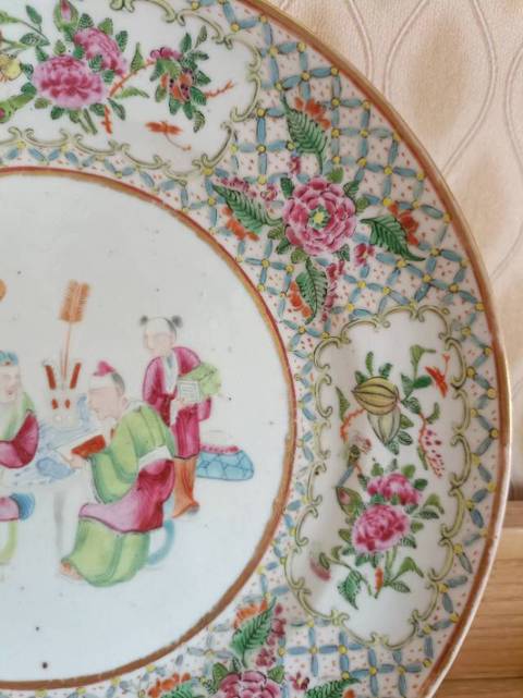 古玩陶瓷人物花卉紋廣彩盤真品鑒賞圖