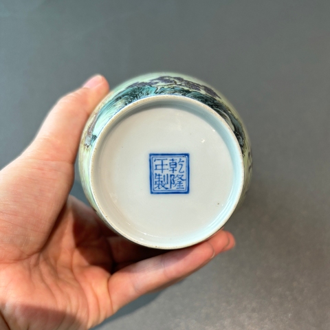 古玩陶瓷民國粉彩人物故事圖瓶真品鑒賞圖