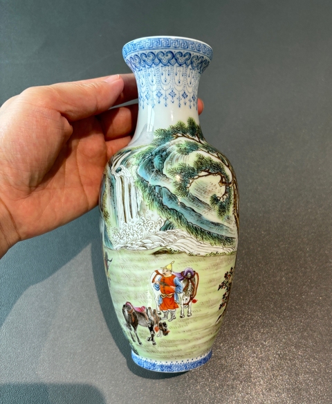 古玩陶瓷民國粉彩人物故事圖瓶真品鑒賞圖