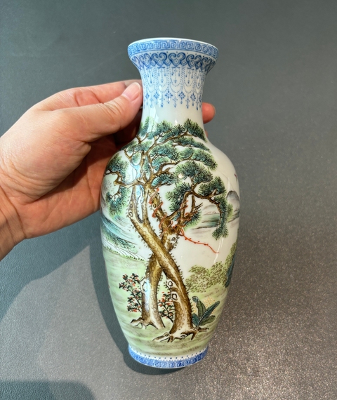 古玩陶瓷民國粉彩人物故事圖瓶真品鑒賞圖