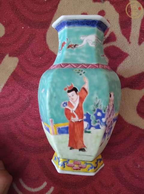 古玩陶瓷三娘教子圖粉彩六方瓶真品鑒賞圖