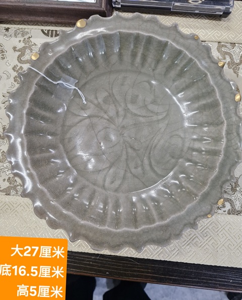 古玩陶瓷龍泉窯青釉盤真品鑒賞圖