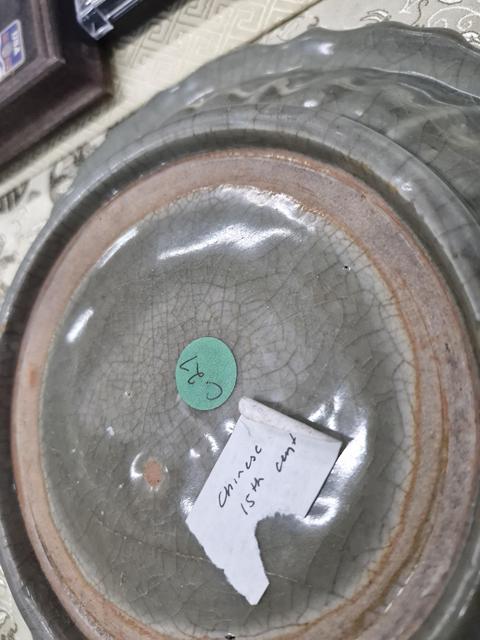 古玩陶瓷龍泉窯青釉盤真品鑒賞圖