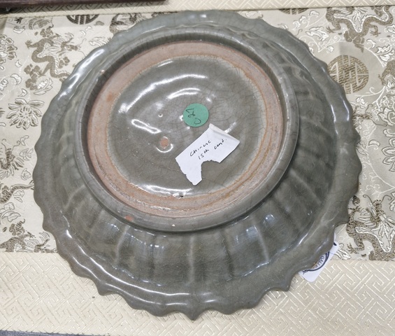古玩陶瓷龍泉窯青釉盤真品鑒賞圖