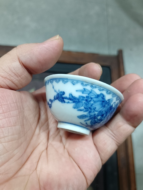 古玩陶瓷青花花蝶紋茶碗真品鑒賞圖