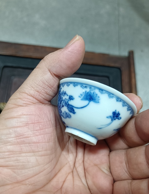 古玩陶瓷青花花蝶紋茶碗真品鑒賞圖