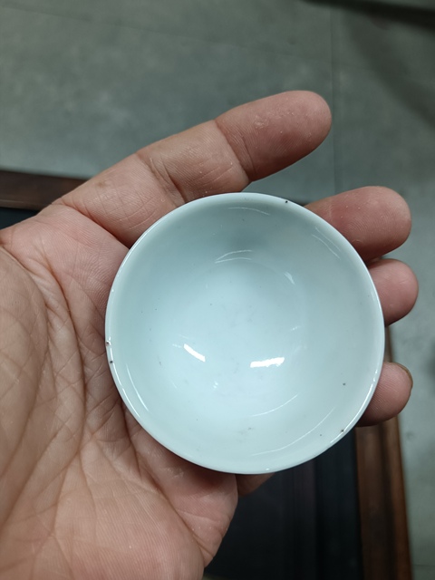 古玩陶瓷青花花蝶紋茶碗真品鑒賞圖