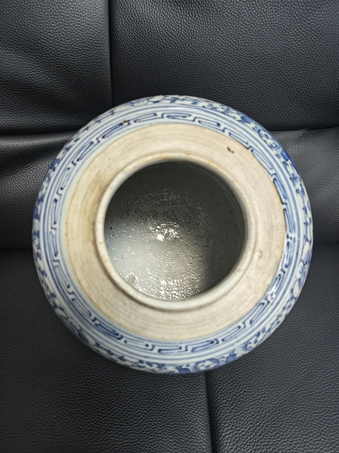 古玩陶瓷纏枝花囍字紋青花罐真品鑒賞圖