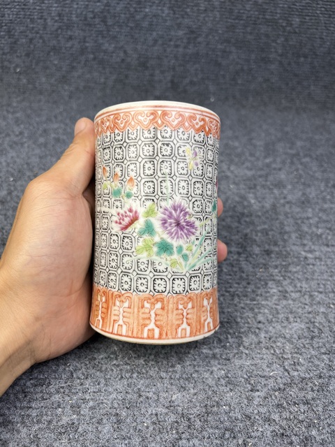 古玩陶瓷粉彩錦地紋錦雞牡丹筆筒拍賣,當前價格2588元