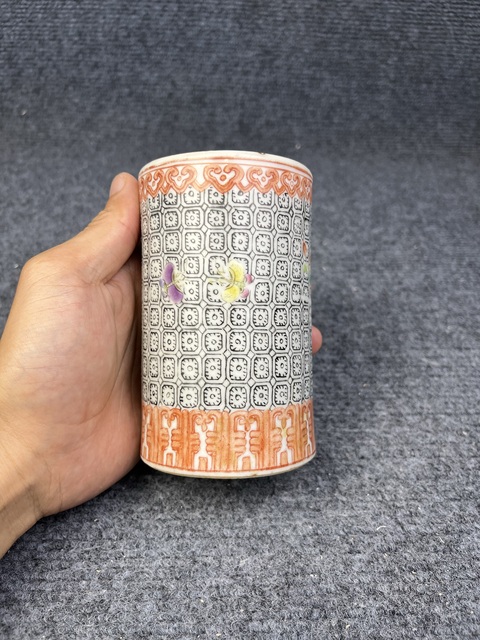 古玩陶瓷粉彩錦地紋錦雞牡丹筆筒拍賣,當前價格2588元