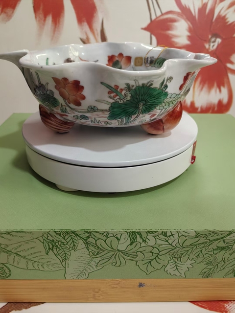 古玩陶瓷五彩滿池嬌花口碗真品鑒賞圖