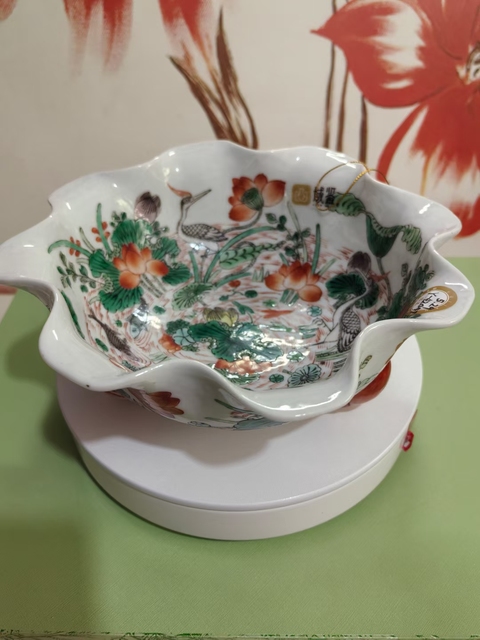 古玩陶瓷五彩滿池嬌花口碗真品鑒賞圖