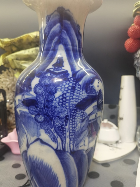 古玩陶瓷山水紋青花瓶真品鑒賞圖