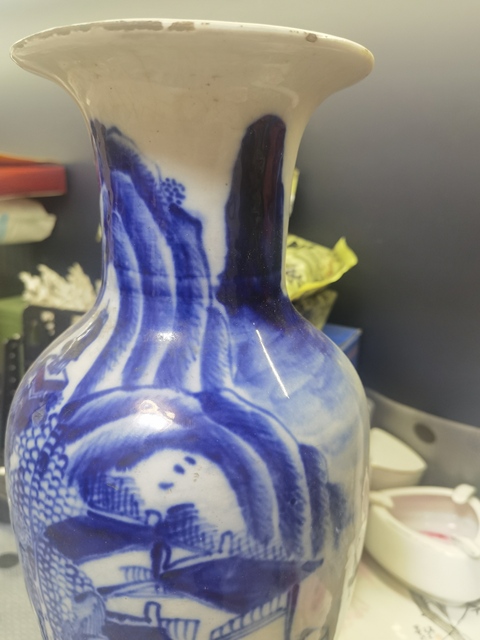 古玩陶瓷山水紋青花瓶真品鑒賞圖