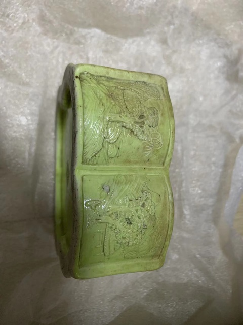 古玩陶瓷黃釉淺浮雕山水人物水洗真品鑒賞圖