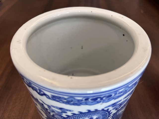 古玩陶瓷青花龍紋筆筒真品鑒賞圖