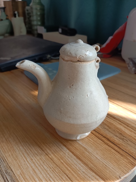 古玩陶瓷卵白釉梨形執(zhí)壺拍賣,當(dāng)前價(jià)格888元