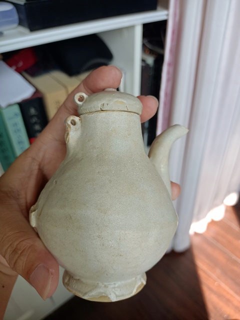 古玩陶瓷卵白釉梨形執(zhí)壺拍賣,當(dāng)前價(jià)格888元
