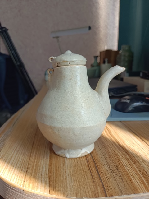 古玩陶瓷卵白釉梨形執(zhí)壺拍賣,當(dāng)前價(jià)格888元