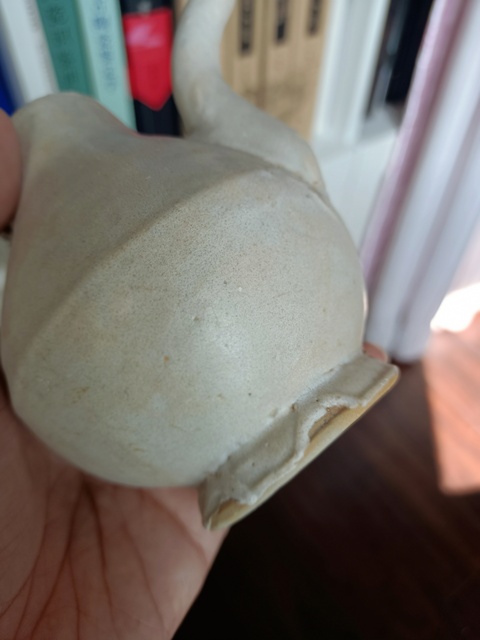 古玩陶瓷卵白釉梨形執(zhí)壺拍賣,當(dāng)前價(jià)格888元