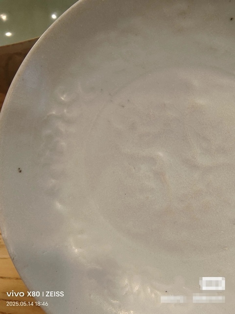 古玩陶瓷卵白釉花卉紋盤,模糊,偏老真品鑒賞圖