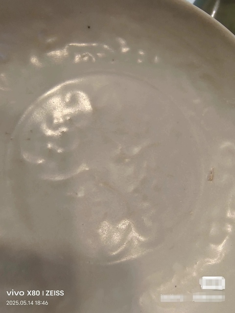 古玩陶瓷卵白釉花卉紋盤,模糊,偏老真品鑒賞圖