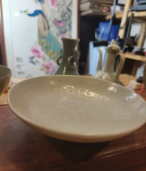 古玩陶瓷卵白釉花卉紋盤,模糊,偏老真品鑒賞圖