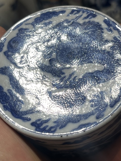 古玩陶瓷龍紋青花蓋盒真品鑒賞圖