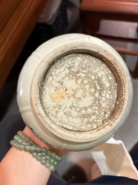 古玩陶瓷日本明治青花花卉紋撇口瓶真品鑒賞圖