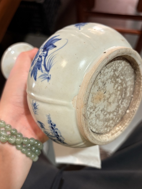 古玩陶瓷日本明治青花花卉紋撇口瓶真品鑒賞圖