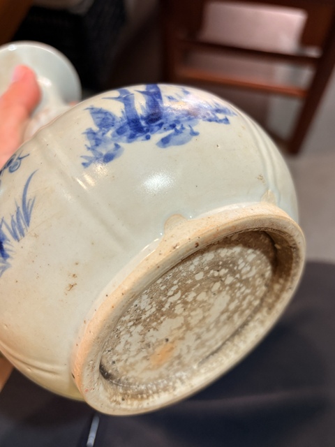 古玩陶瓷日本明治青花花卉紋撇口瓶真品鑒賞圖