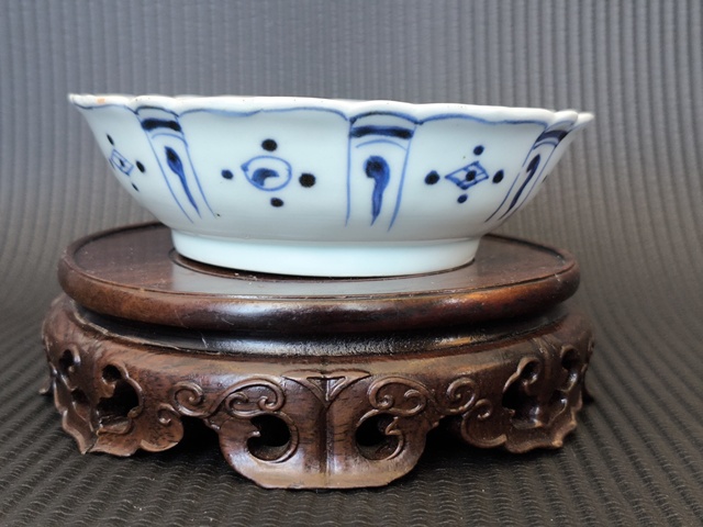 古玩陶瓷青花花鳥紋花口盤真品鑒賞圖