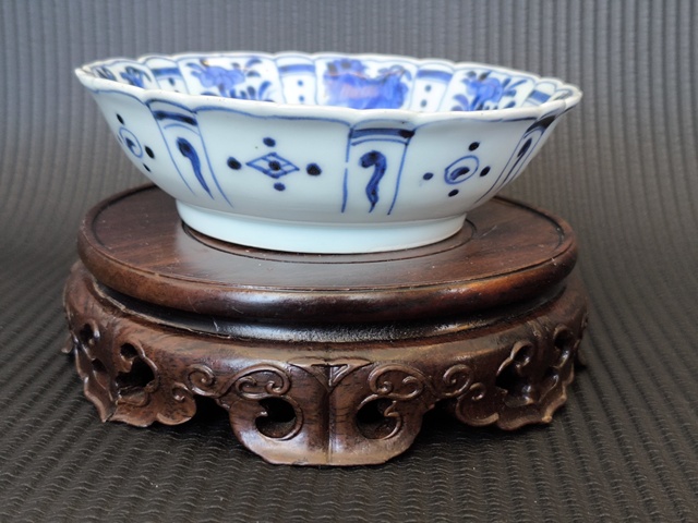 古玩陶瓷青花花鳥紋花口盤真品鑒賞圖