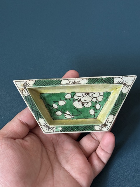 古玩陶瓷梅紋盤真品鑒賞圖