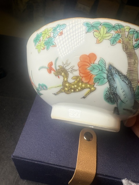 古玩陶瓷鶴鹿同春粉彩碗真品鑒賞圖
