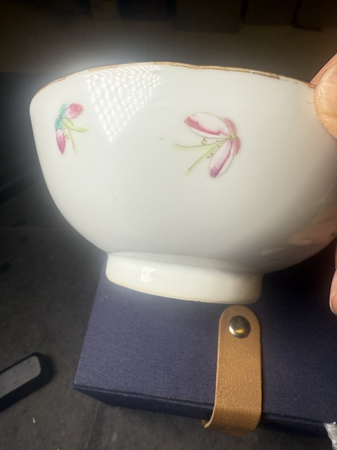古玩陶瓷鶴鹿同春粉彩碗真品鑒賞圖