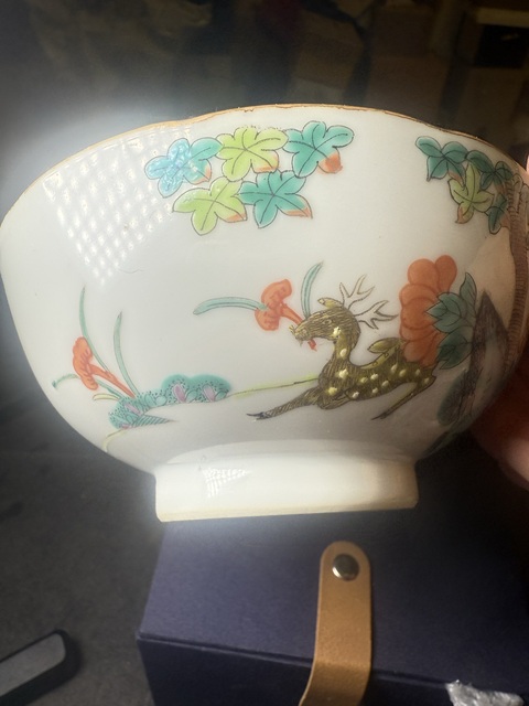 古玩陶瓷鶴鹿同春粉彩碗真品鑒賞圖