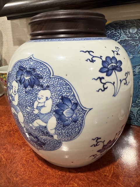 古玩陶瓷連生貴子圖青花罐真品鑒賞圖